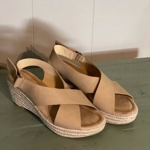 NEW! Tan Wedges